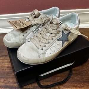 NEW in Box ShuShop Paula Toddler Beige Croco Size 11 Silver Detail Gray Star